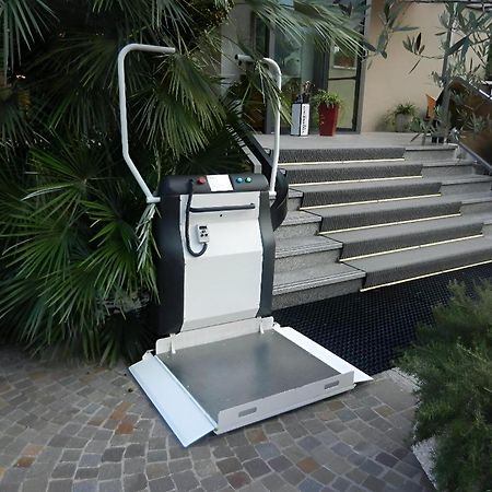 Hotel Angelini Torbole Sul Garda Exterior foto