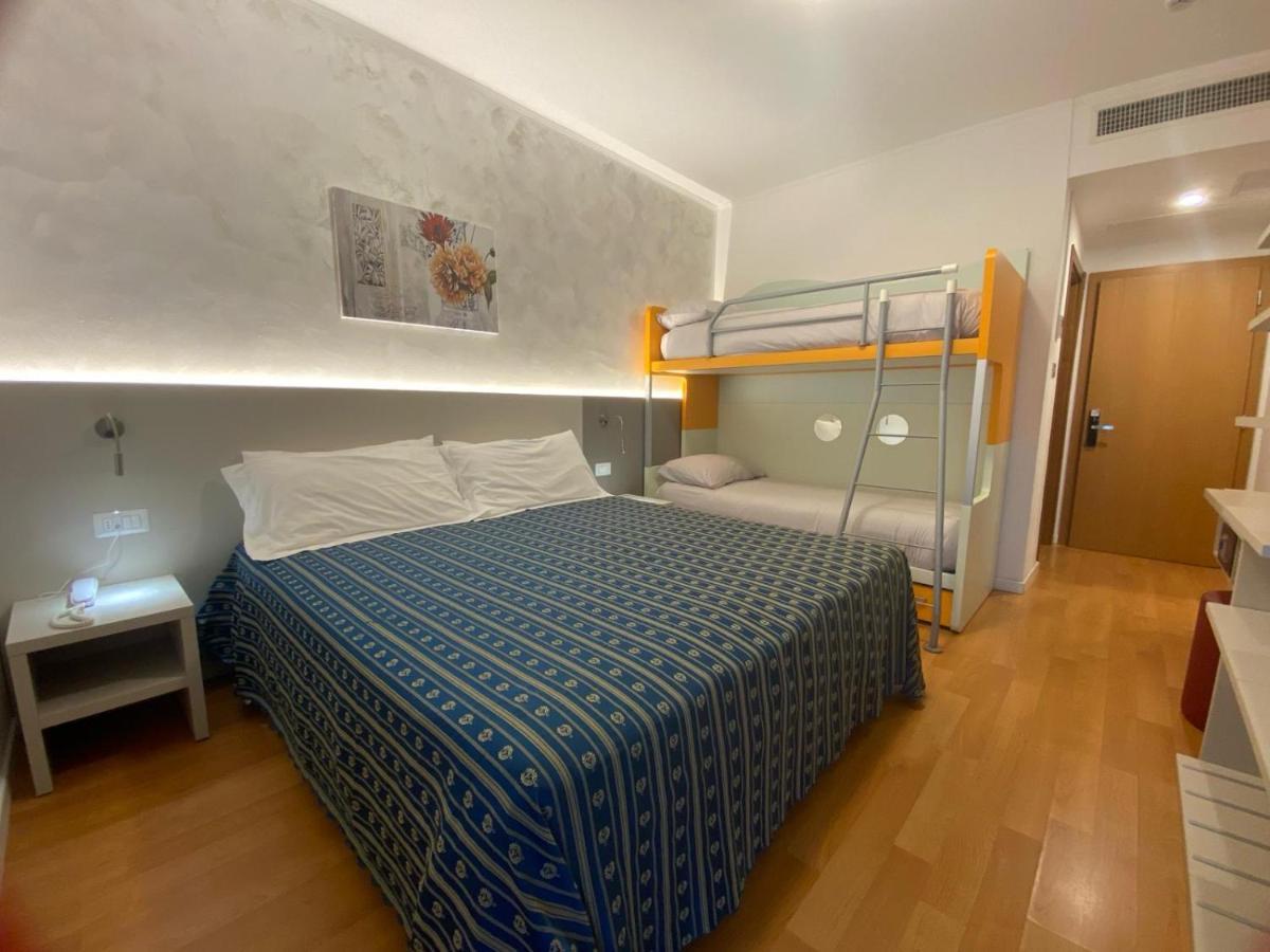 Hotel Angelini Torbole Sul Garda Exterior foto