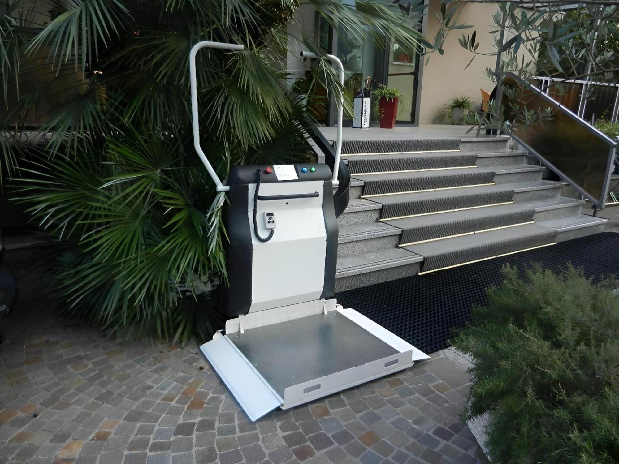 Hotel Angelini Torbole Sul Garda Exterior foto