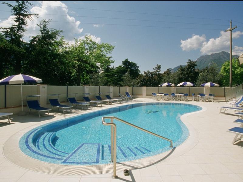 Hotel Angelini Torbole Sul Garda Exterior foto